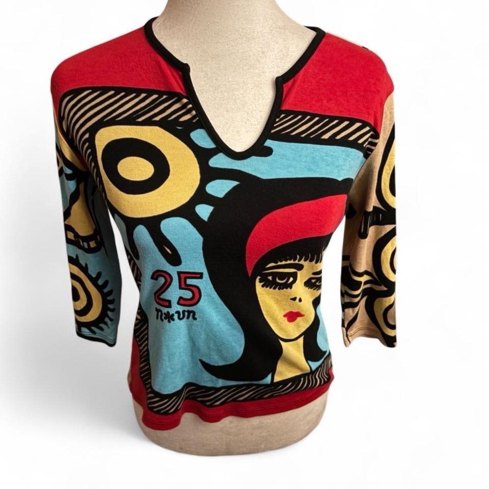 Colorblock Pop-Art Long Sleeve V-Notch Top in Red, Blue & Cream